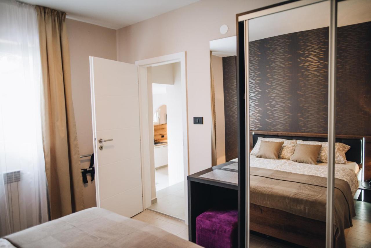 Stay In The Very Heart Of Porec - 50M To The Beach Екстер'єр фото