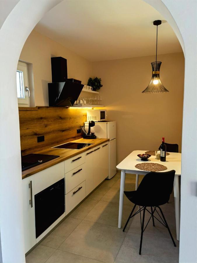 Stay In The Very Heart Of Porec - 50M To The Beach Екстер'єр фото