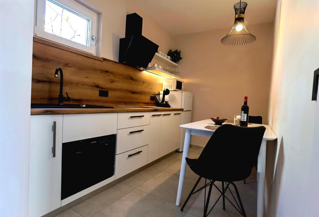 Stay In The Very Heart Of Porec - 50M To The Beach Екстер'єр фото