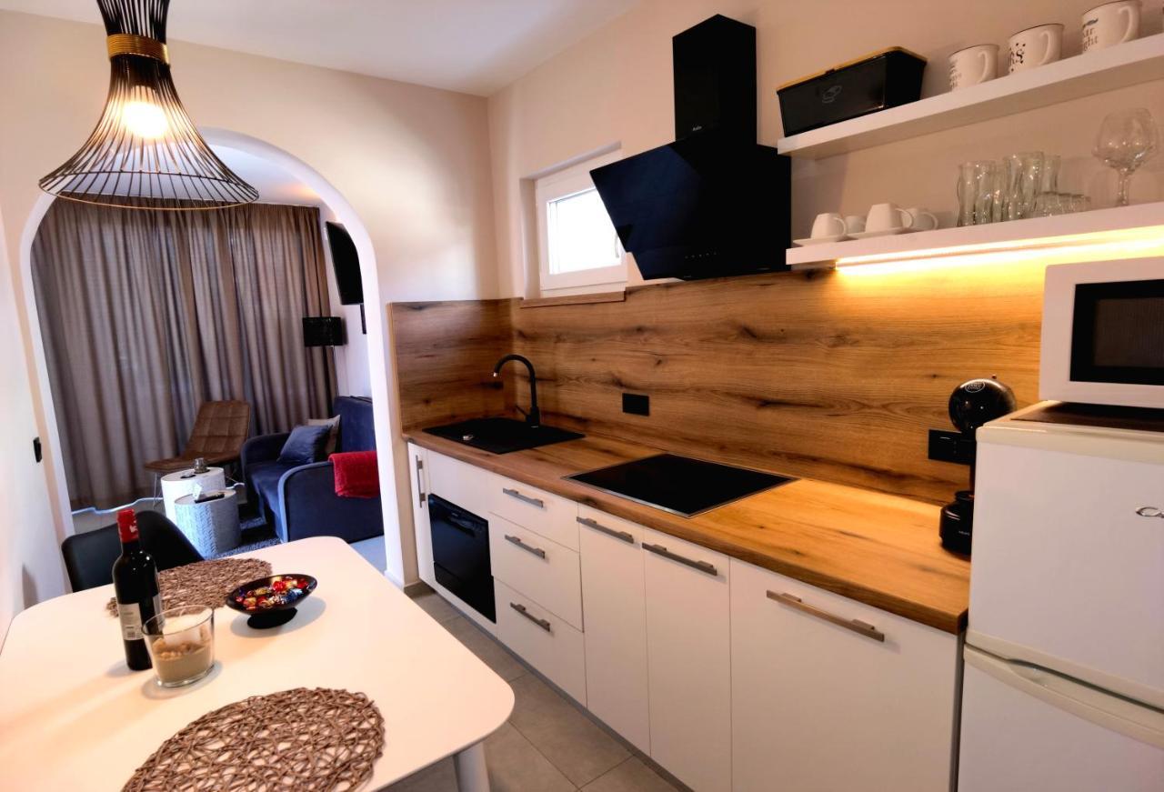 Stay In The Very Heart Of Porec - 50M To The Beach Екстер'єр фото