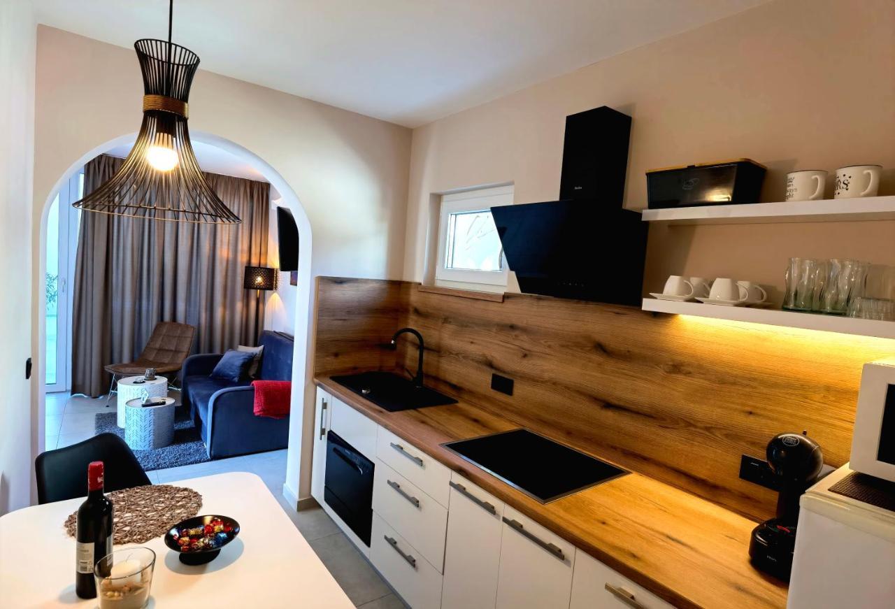 Stay In The Very Heart Of Porec - 50M To The Beach Екстер'єр фото
