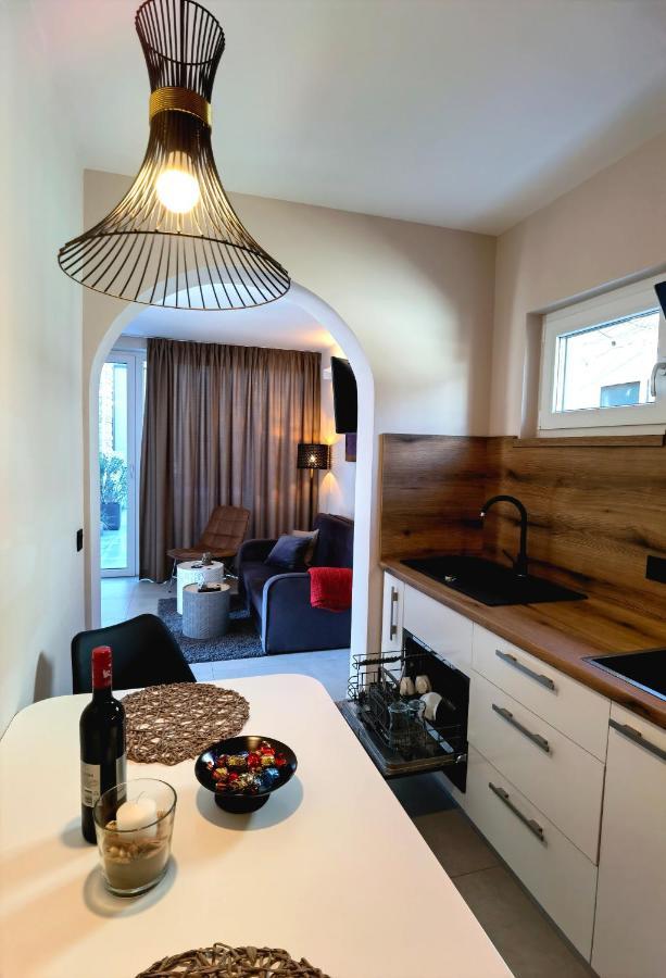 Stay In The Very Heart Of Porec - 50M To The Beach Екстер'єр фото